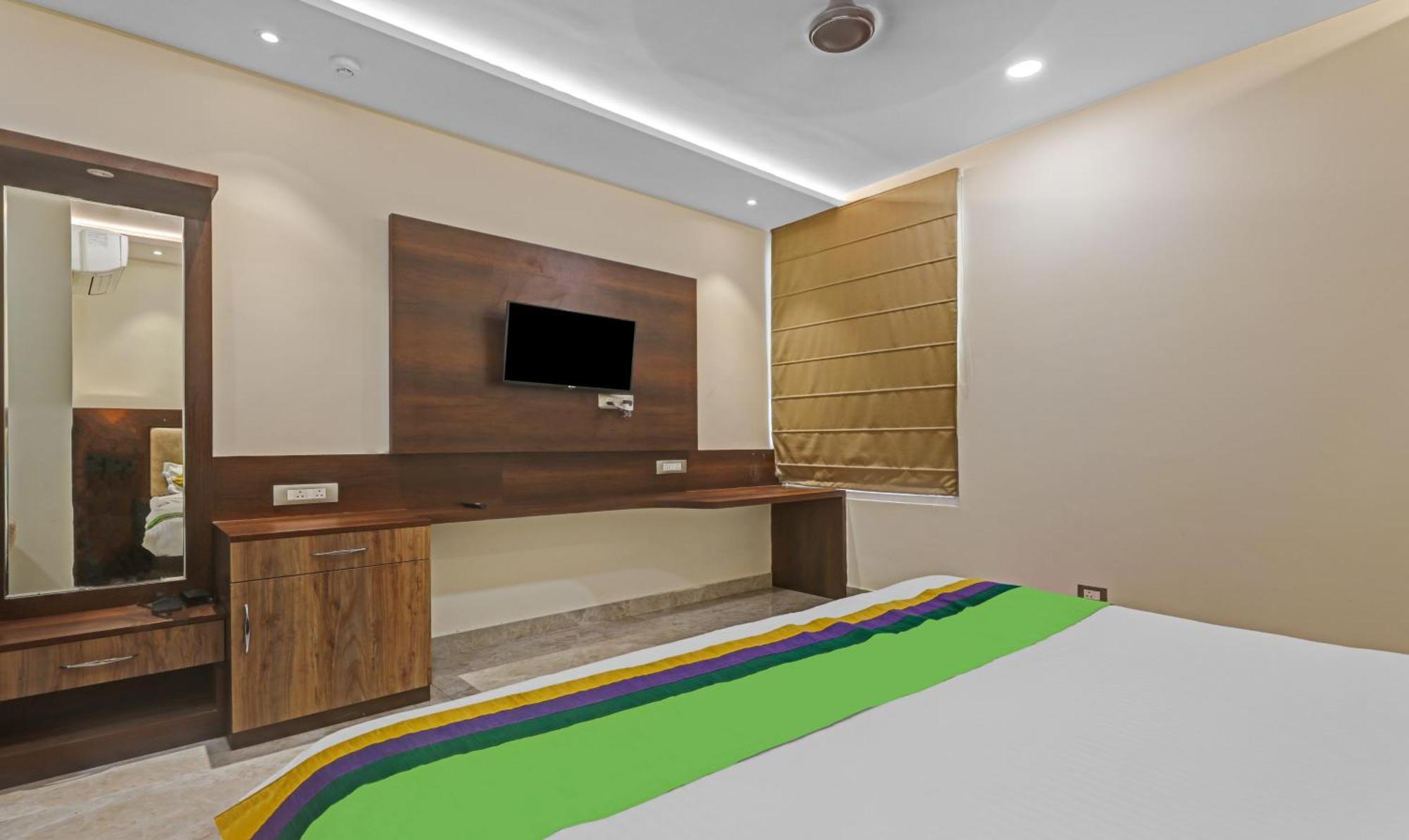 Hotel The Golden Bird Агра Екстер'єр фото