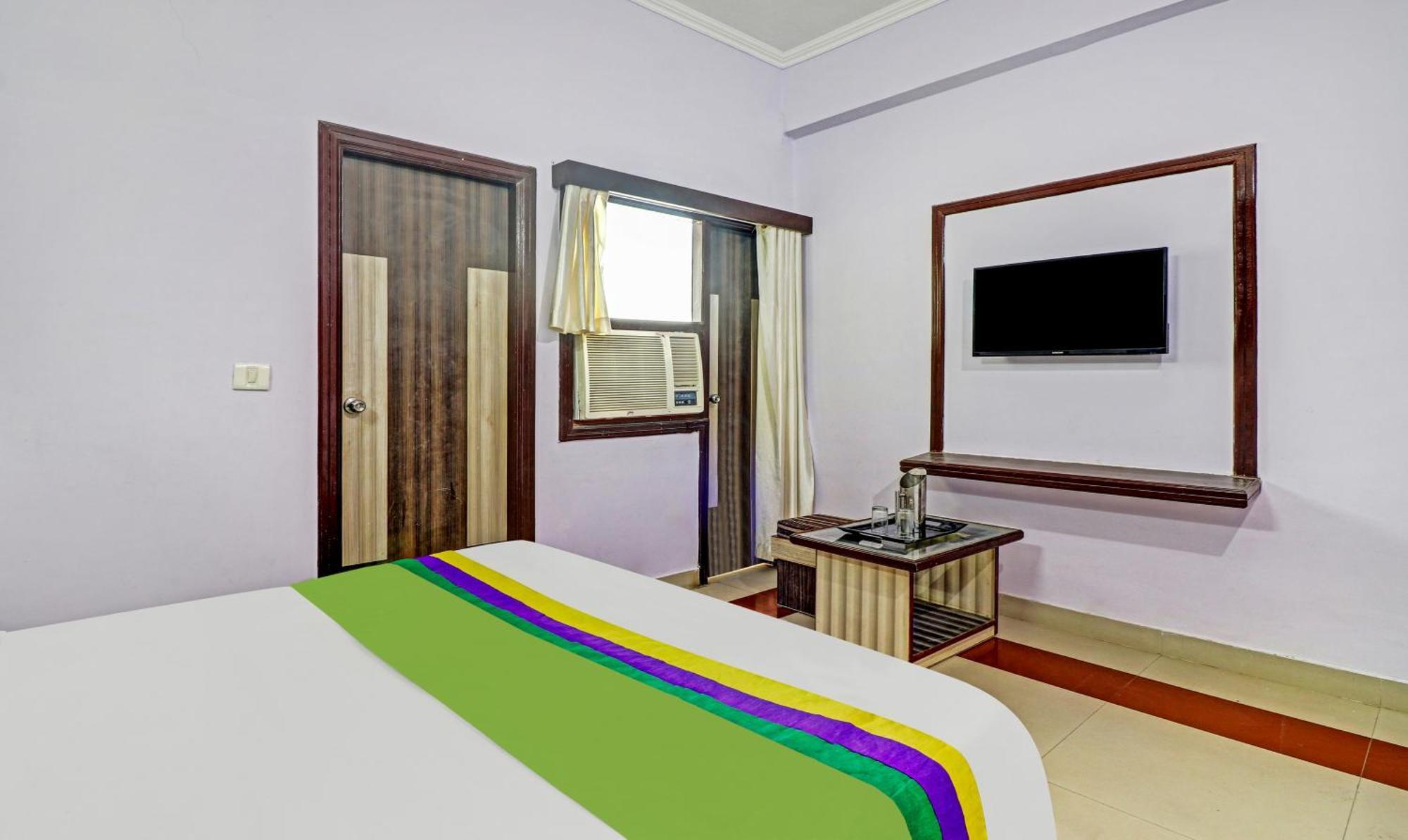 Hotel The Golden Bird Агра Екстер'єр фото