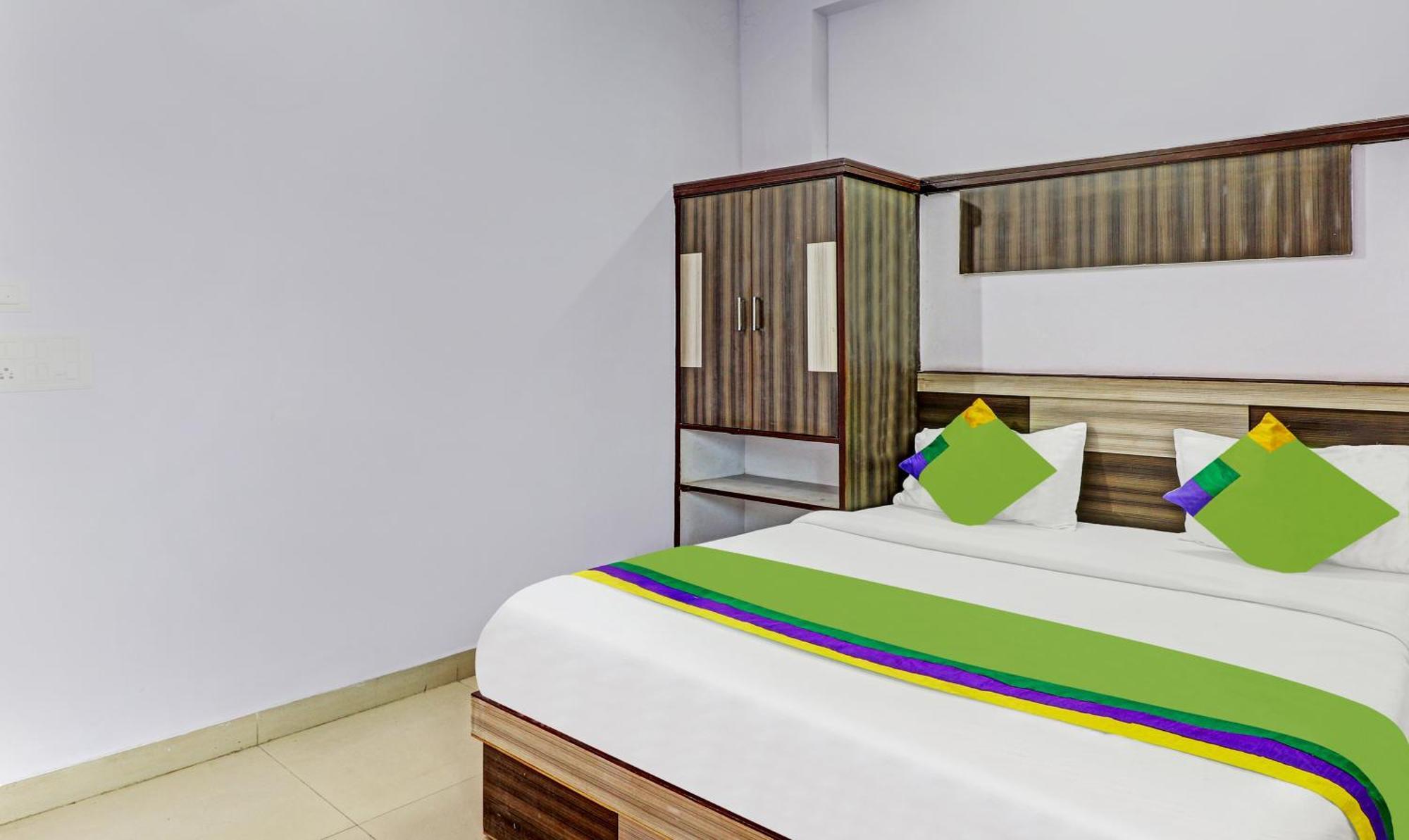 Hotel The Golden Bird Агра Екстер'єр фото